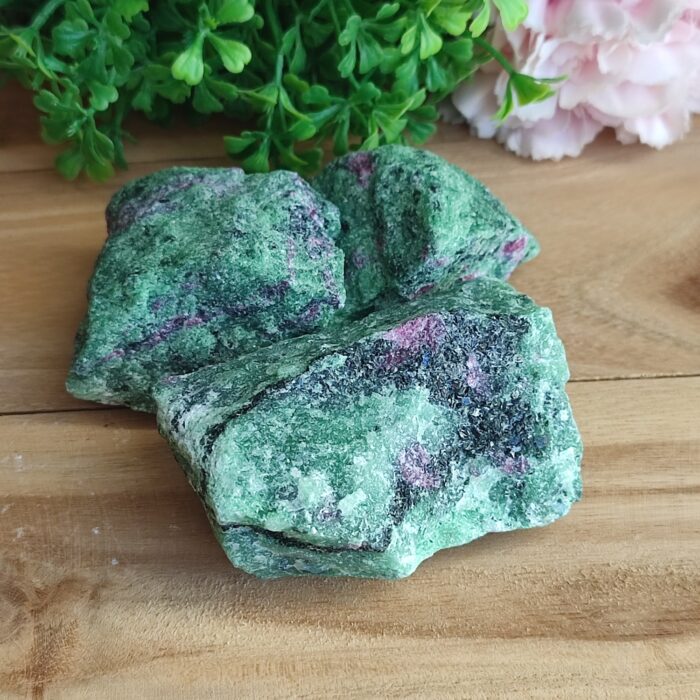 zoisite-rubis-tanzanie-brute