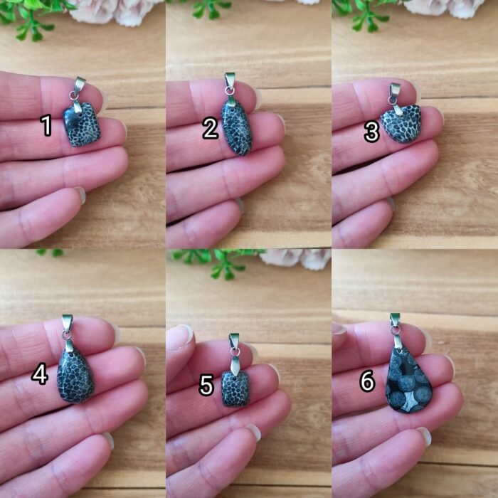 Pendentifs en corail fossile au choix