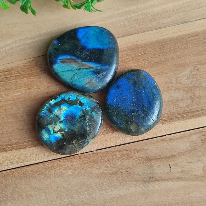 galet-pierre-plate-labradorite