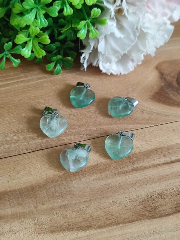 💚 Pendentif cœur en fluorite verte ou multicolore