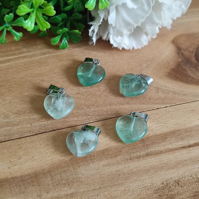 💚 Pendentif cœur en fluorite verte ou multicolore