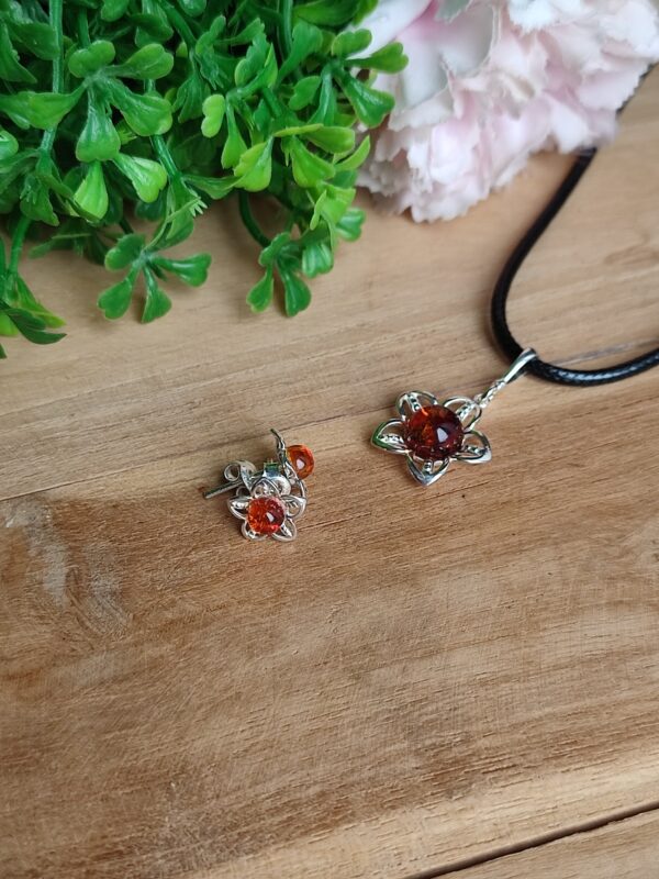 Pendentif en ambre fleur – Image 3