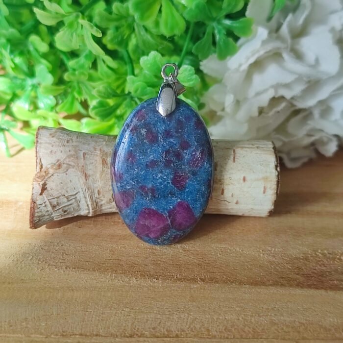 Pendentifs en rubis sur fuschite