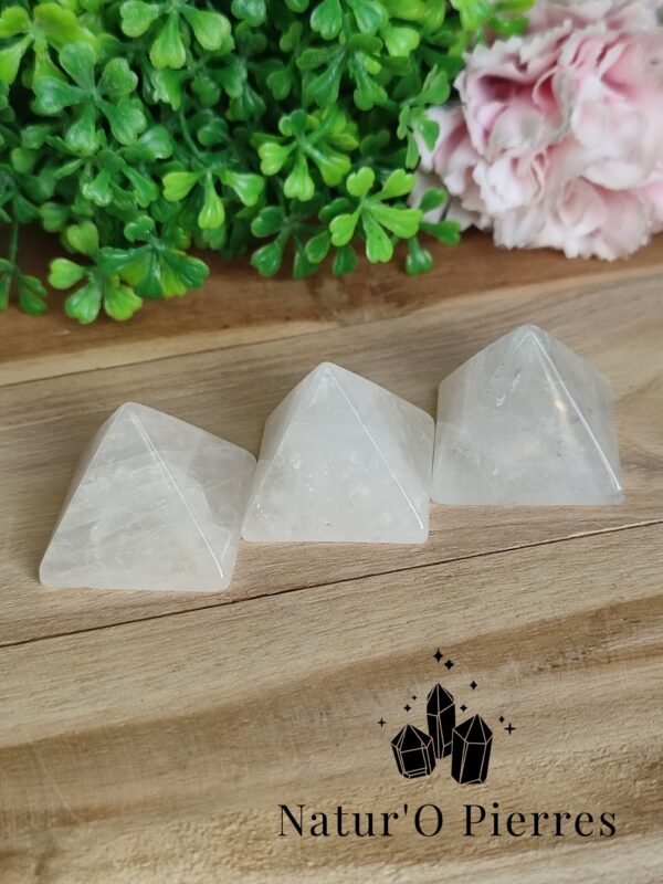 pyramide-cristal-de-roche-quartz-30mm