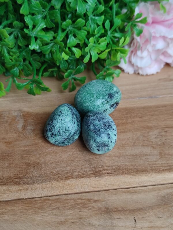 rubis-zoisite-pierre-roulee