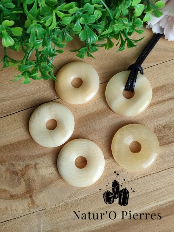 Pendentif donut en calcite orange